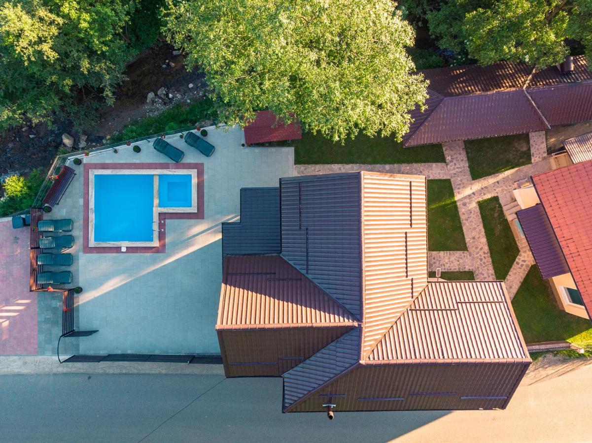 Pensiunea Petru Sugag Exterior photo